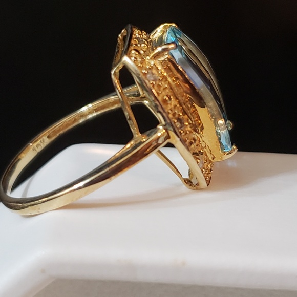Wow! Georgous Solid 10kt Y Gold and Topaz Ring - Picture 4 of 8